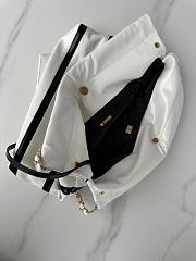 Fortok Chanel 22 Handbag Shiny Calfskin, Calfskin & Gold-Tone Metal White & Black 35×37×7cm - 5