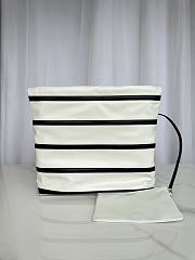 Fortok Chanel 22 Handbag Shiny Calfskin, Calfskin & Gold-Tone Metal White & Black 35×37×7cm - 4