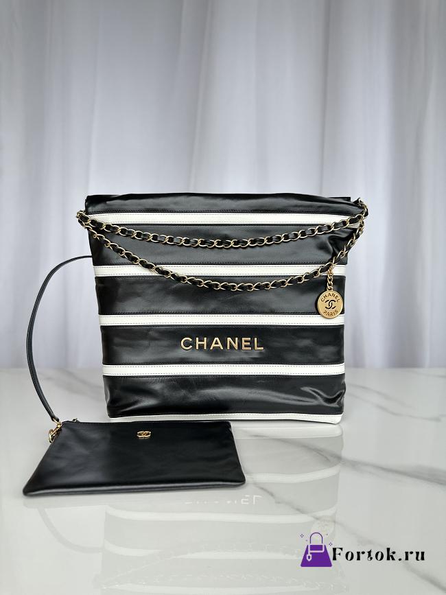 Fortok Chanel 22 Handbag Shiny Calfskin, Calfskin & Gold-Tone Metal Black & White 35×37×7cm - 1