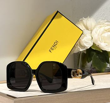 Fortok Fendi Glasses FE40048U