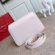 Fortok Salvatore Ferragamo Medium Vela Calfskin Shoulder Bag Pink 22D293 21x14x5cm - 2