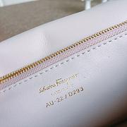 Fortok Salvatore Ferragamo Medium Vela Calfskin Shoulder Bag Pink 22D293 21x14x5cm - 4