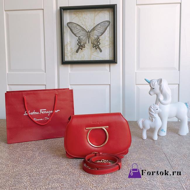 Fortok Salvatore Ferragamo Medium Vela Calfskin Shoulder Bag Red 22D293 21x14x5cm - 1