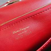 Fortok Salvatore Ferragamo Medium Vela Calfskin Shoulder Bag Red 22D293 21x14x5cm - 4