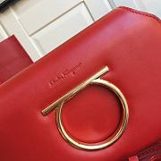 Fortok Salvatore Ferragamo Medium Vela Calfskin Shoulder Bag Red 22D293 21x14x5cm - 3