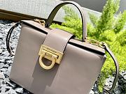 Fortok Salvatore Ferragamo Trifolio Box Bag Beige 20×15×8cm - 4