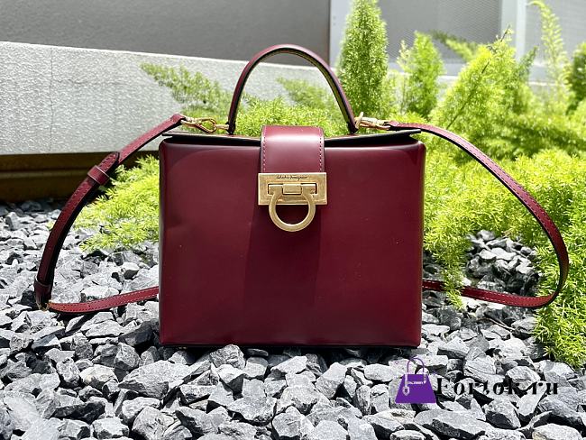 Fortok Salvatore Ferragamo Trifolio Box Bag Burgundy 20×15×8cm - 1