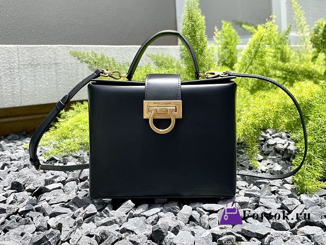 Fortok Salvatore Ferragamo Trifolio Box Bag Black 20×15×8cm - 1
