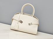 Fortok Ferragamo Hug White Leather Handbag 31.5×19×22cm - 1
