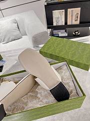 Fortok Gucci White Blondie Thong Sandals - 6