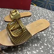 Fortok Valentino Garavani VLogo Signature Woven Slide Sandals Gold - 2