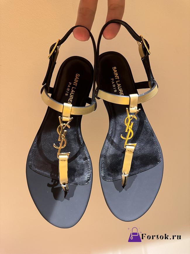 Fortok Saint Laurent Cassandra Flat Sandals In Gold Metallic Leather With Gold-tone Monogram - 1