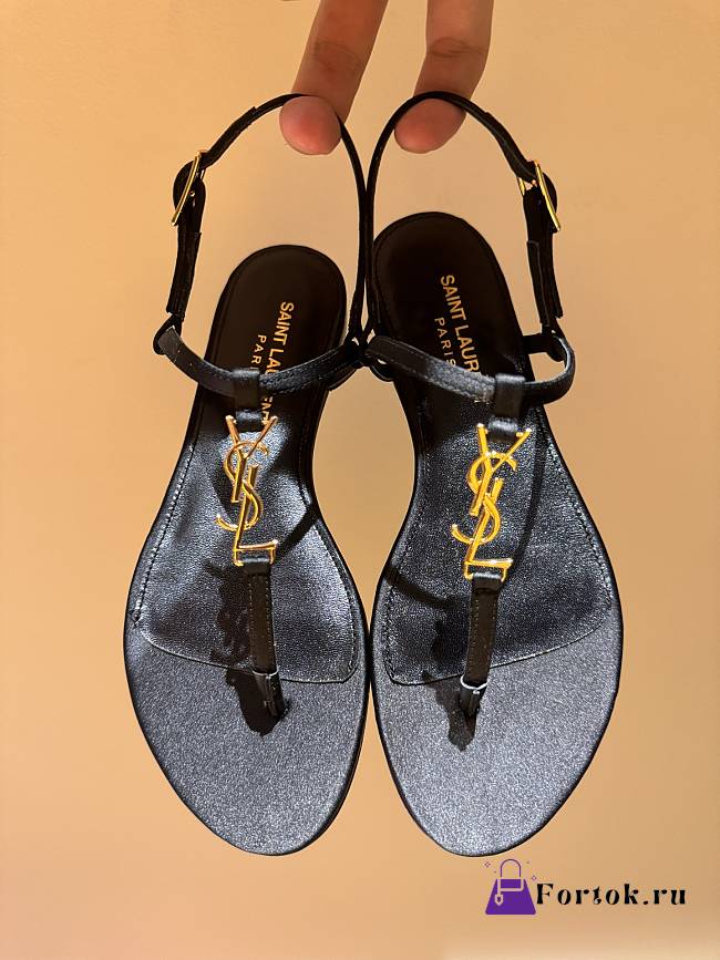 Fortok Saint Laurent Cassandra Flat Sandals In Black Leather With Gold-tone Monogram - 1