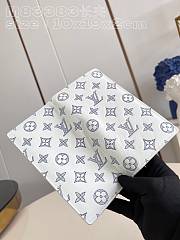 Fortok Louis Vuitton Zippy Vertical Wallet White Monogram Shadow Calfskin Leather M83381 10x19x2cm - 4
