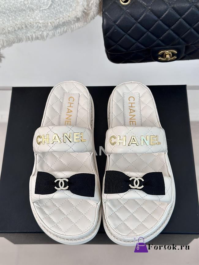 Fortok Chanel Bow Double C Platform Slippers in White - 1