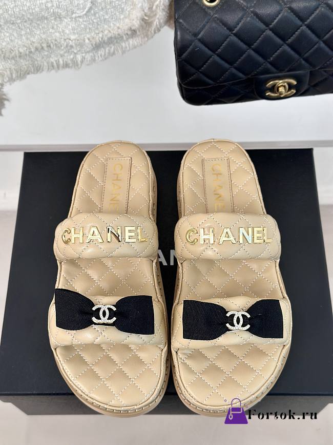 Fortok Chanel Bow double C Platform Slippers in Beige - 1