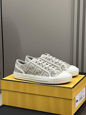 Fortok Fendi Domino Sneakers in Beige