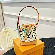 Fortok Louis Vuitton Micro Noe Bag White Keychain M00818 14x6.9cm - 1