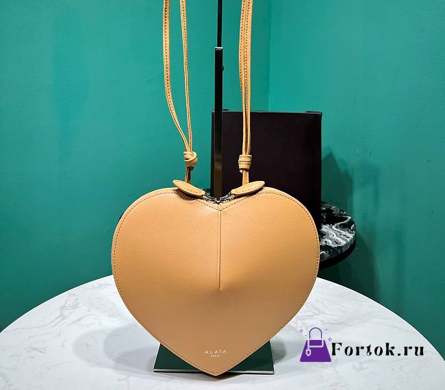 Fortok Alaia Coeur Love Bag in Beige 21x17x5cm - 1