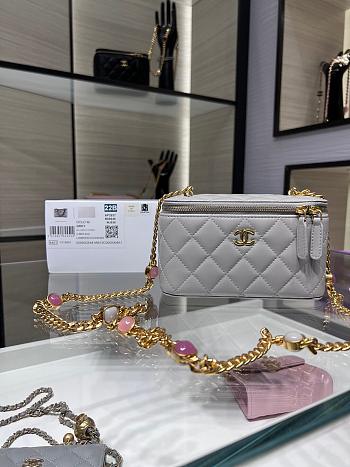 Fortok Chanel 22B Gem Chain Box Bag in Grey AP2937Y 17.x9.5x8cm 