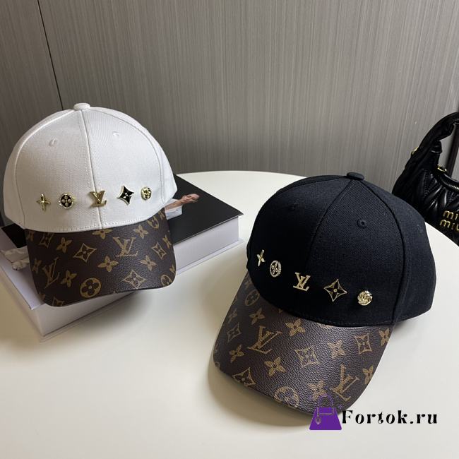 Fortok Louis Vuitton Classic Baseball Cap With Charm Black/White - 1