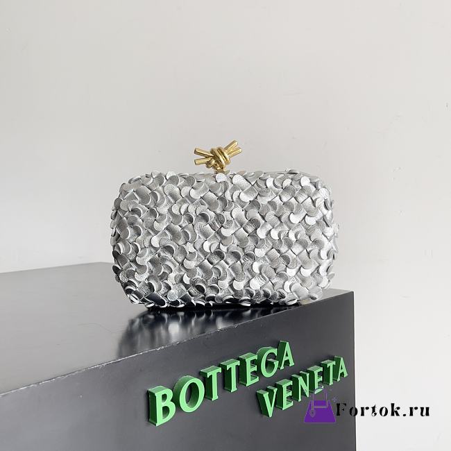 Fortok Bottega Veneta Silver Leather Clutch Bag Gold Metallic Knot 20.5x6x12.5cm - 1