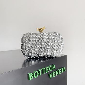 Fortok Bottega Veneta Silver Leather Clutch Bag Gold Metallic Knot 20.5x6x12.5cm