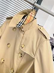 Fortok Burberry Long Kensington Heritage Trench Coat in Beige/Black - 2