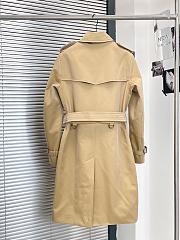 Fortok Burberry Long Kensington Heritage Trench Coat in Beige/Black - 3