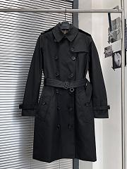 Fortok Burberry Long Kensington Heritage Trench Coat in Beige/Black - 5