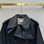 Fortok Burberry Cropped Gabardine Trench Jacket in Beige/Black - 4