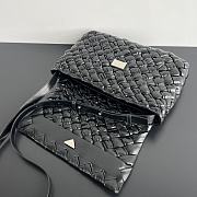 Fortok Bottega Veneta Rumple Messenger Bag in Black 776519 30x23x7.5cm - 4