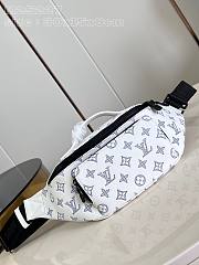 Fortok Louis Vuitton Rush Bumbag White/Navy Blue M25227 30x15x8cm  - 1