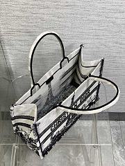 Fortok Dior Book Tote Eiffel Tower Embroidery White 36x18x28cm - 3