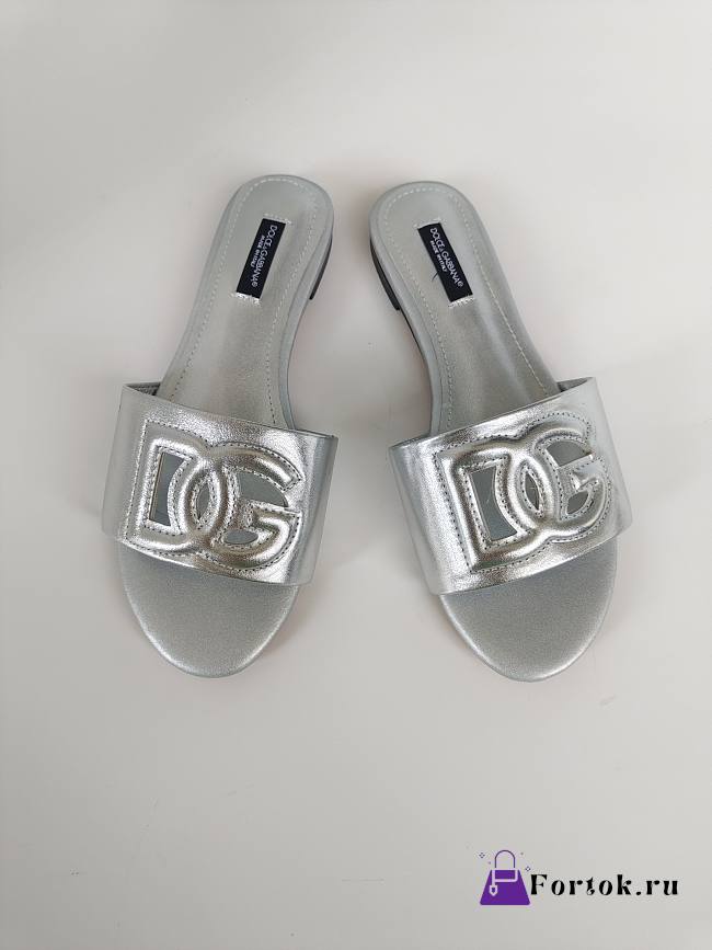 Fortok Dolce & Gabbana Silver Leather Cut Out Flat Slides - 1