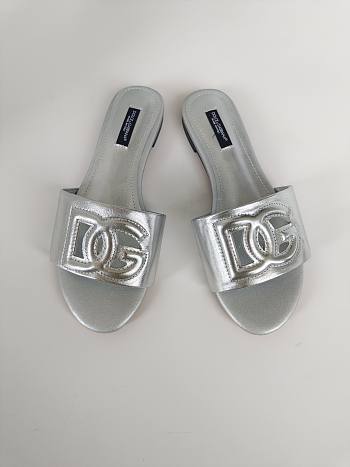 Fortok Dolce & Gabbana Silver Leather Cut Out Flat Slides