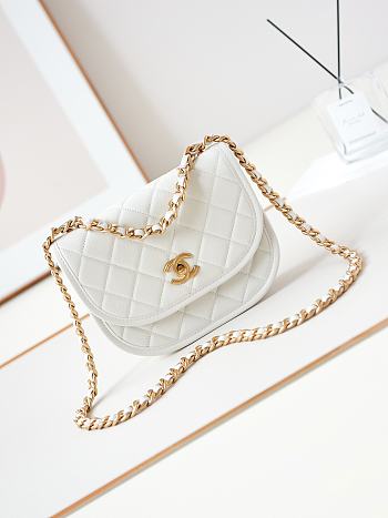 Fortok Chanel Messenger Bag Calfskin & Gold-Tone Metal White 15.5x21x6.5cm