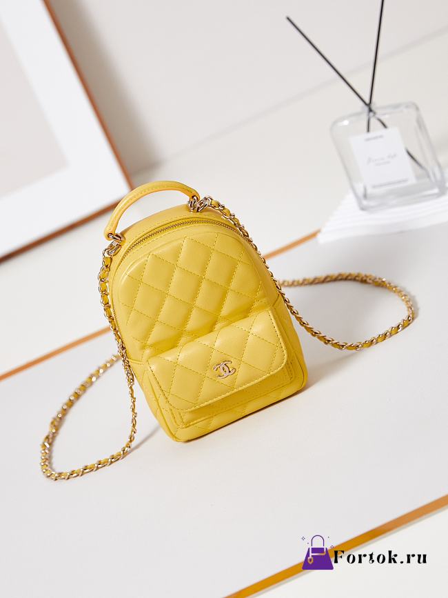 Fortok Chanel Classic Mini Backpack Lambskin & Gold-Tone Metal Yellow 18x13x9cm - 1