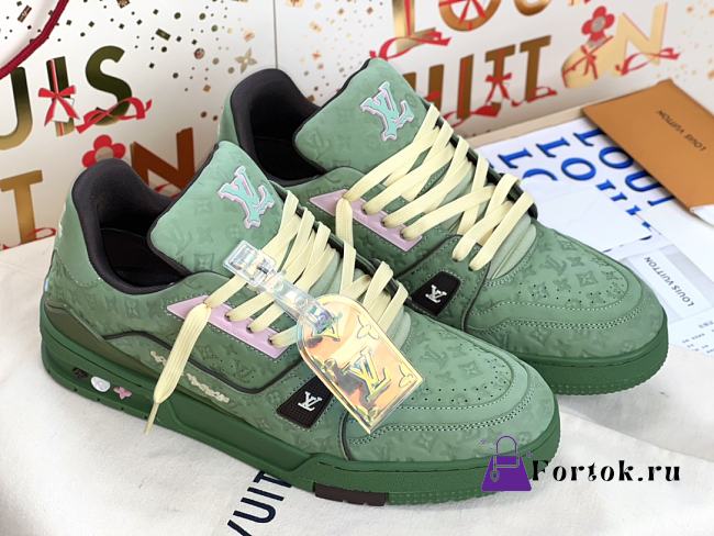 Fortok Louis Vuitton Trainer Sneakers Monogram-embossed Nubuck Calf Leather Green - 1