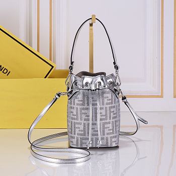 Fortok Fendi Mon Tresor Silver Leather Mini Bag With FF Motif 18x12x10cm