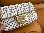 Fortok Fendi Baguette Chain Midi Shoulder Bag Raffia Leather 24x14.57cm - 2