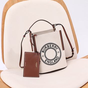  Fortok Burberry Small Logo Graphic Canvas Peggy Bucket Bag 21x25x16.5cm