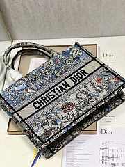 Fortok Dior Book Tote Blue Multicolor Dior Jardin Magique Embroidery 36×28 cm - 2