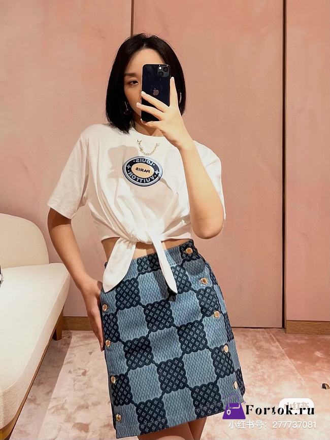 Fortok Louis Vuitton White Knotted T-shirt and Checkerboard Denim Skirt Set - 1