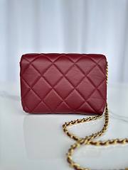 Fortok Chanel Mini Flap Bag Shiny Lambskin, Faux Pearls & Gold Metallic Burgundy AS4986 13x20x7.5cm - 4