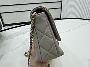 Fortok Chanel Flap Bag Shiny Lambskin, Faux Pearls & Gold Metallic Grey AS4986 22x14.5x11cm  - 3