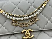 Fortok Chanel Flap Bag Shiny Lambskin, Faux Pearls & Gold Metallic Grey AS4986 22x14.5x11cm  - 6