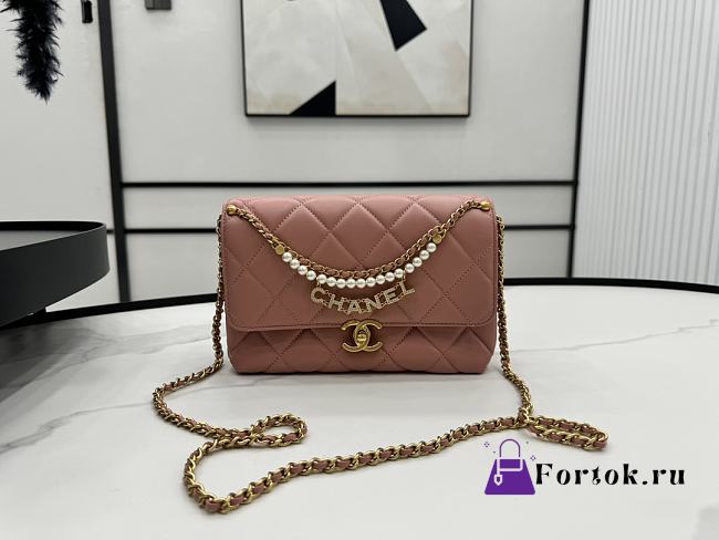 Fortok Chanel Flap Bag Shiny Lambskin, Faux Pearls & Gold Metallic Dark Pink AS4986 22x14.5x11cm  - 1