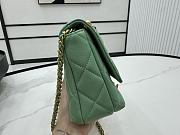 Fortok Chanel Flap Bag Shiny Lambskin, Faux Pearls & Gold Metallic Green AS4986 22x14.5x11cm - 5
