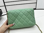 Fortok Chanel Flap Bag Shiny Lambskin, Faux Pearls & Gold Metallic Green AS4986 22x14.5x11cm - 4
